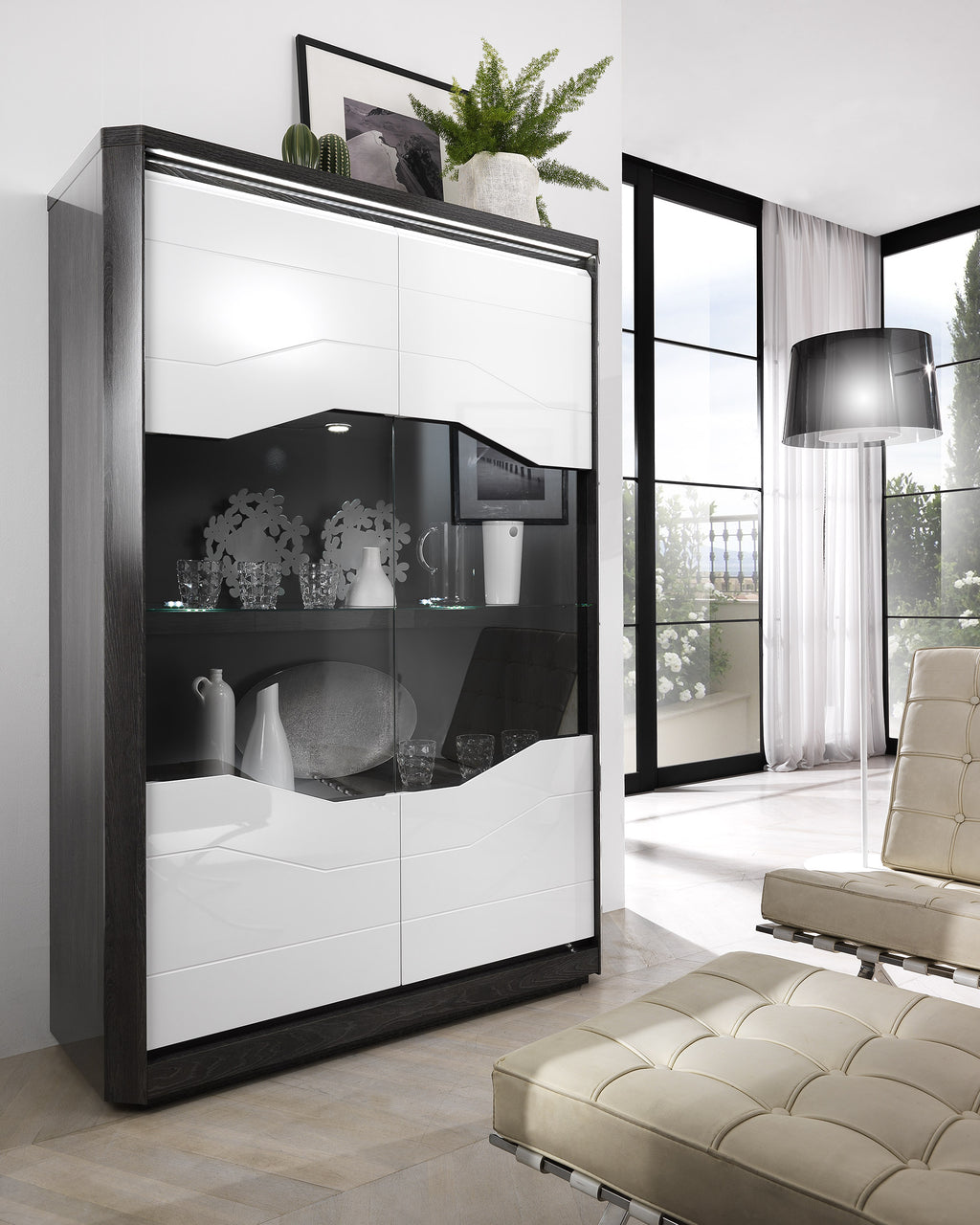 Vitrina MATERA con LED y 2 puertas