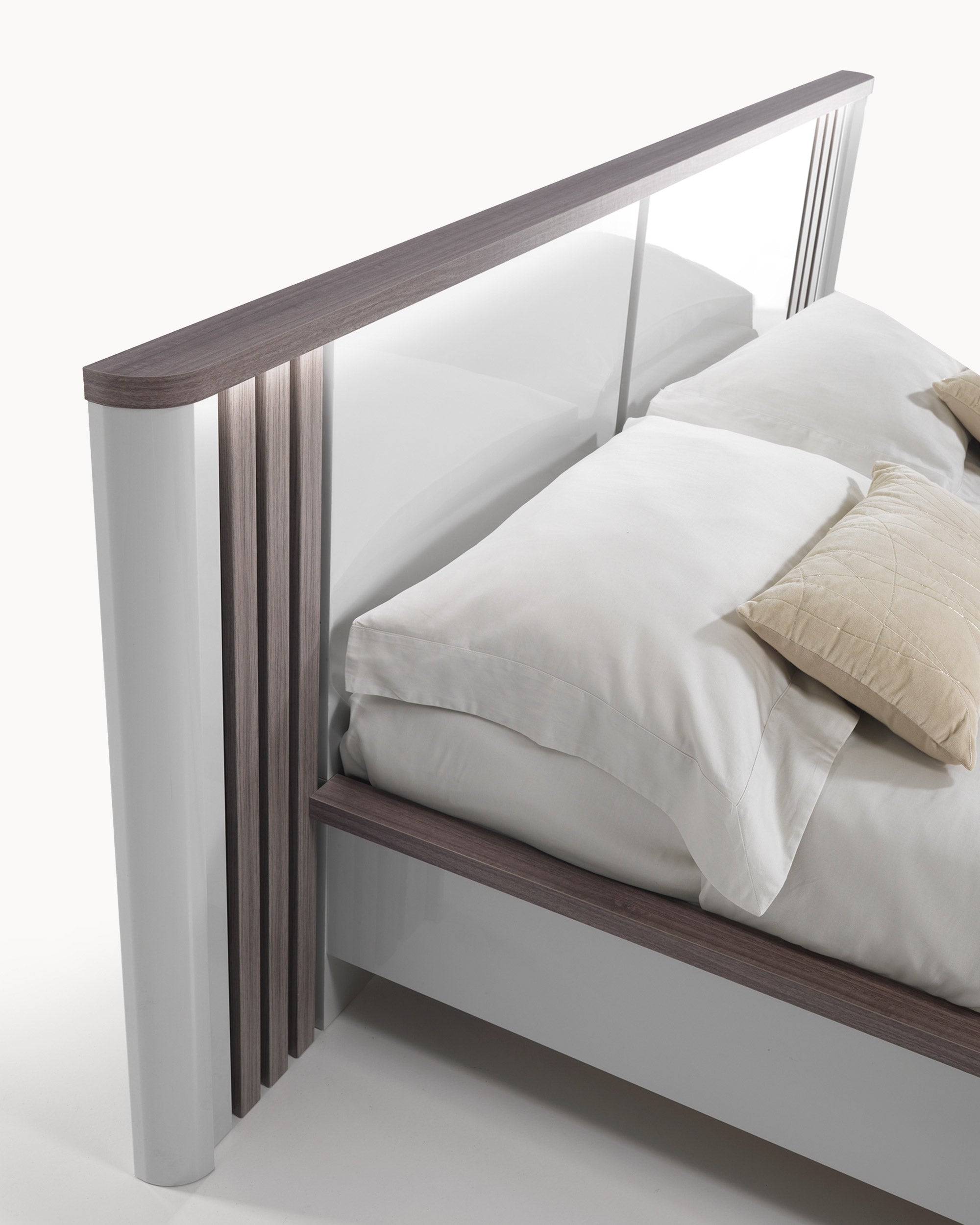 Cama de casal PESARO com LED
