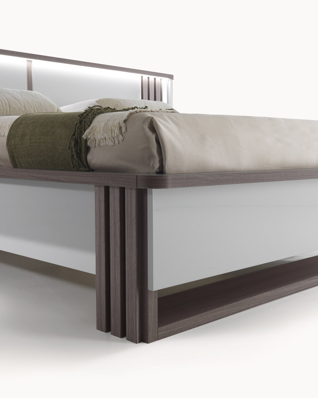 Cama de casal PESARO com LED