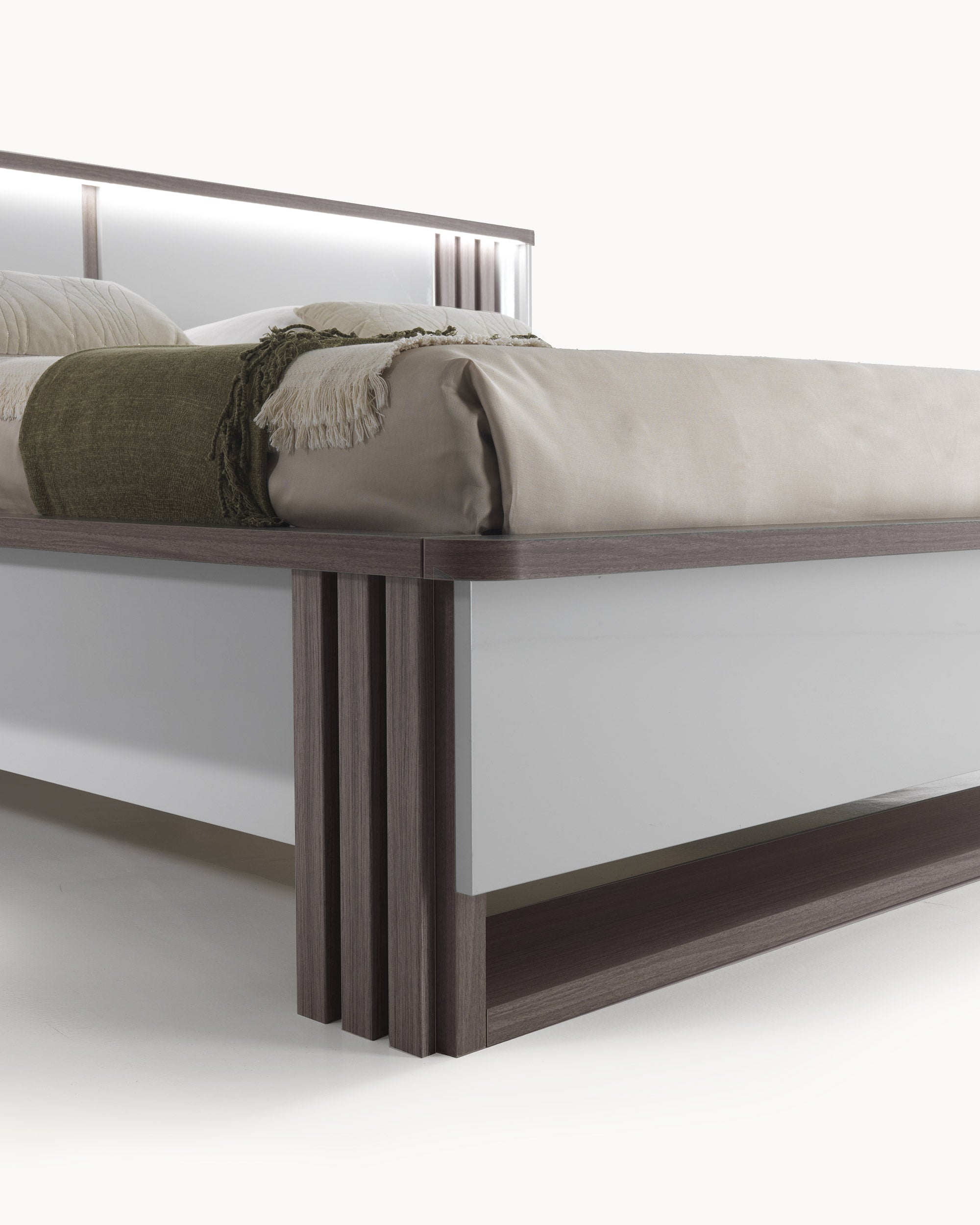 Cama de casal PESARO com LED