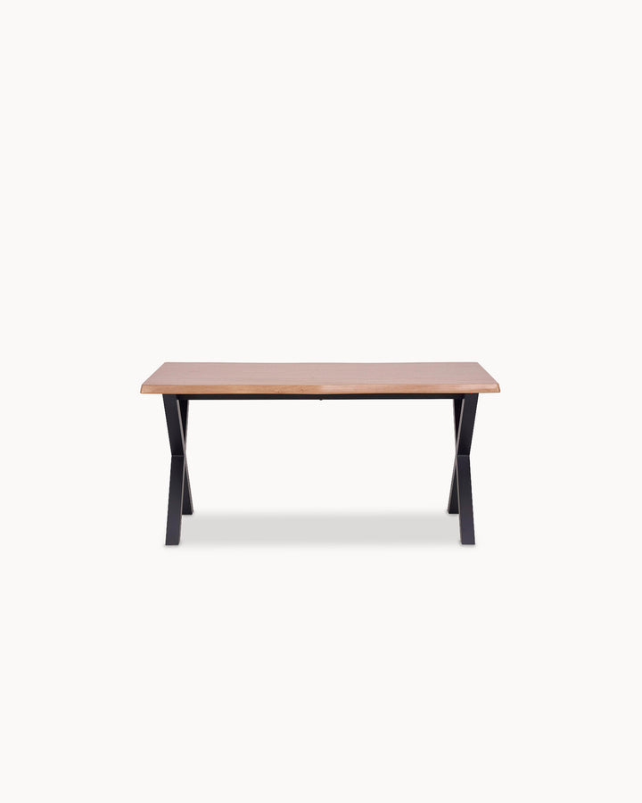 Mesa de jantar BISS com corte ondulado