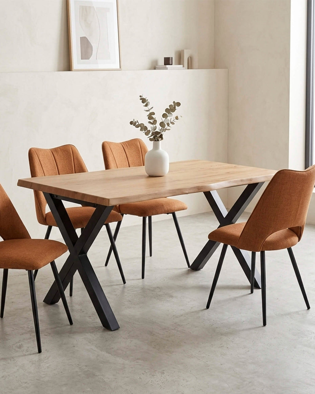 Mesa de comedor BISS con corte ondulado