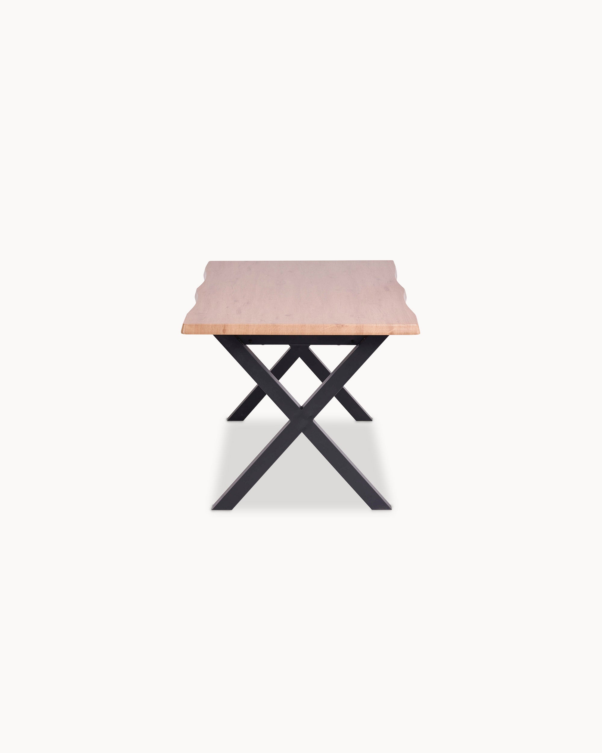 Mesa de comedor BISS con corte ondulado