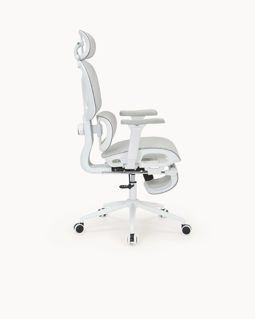 MASTER reclining office chair with footrest