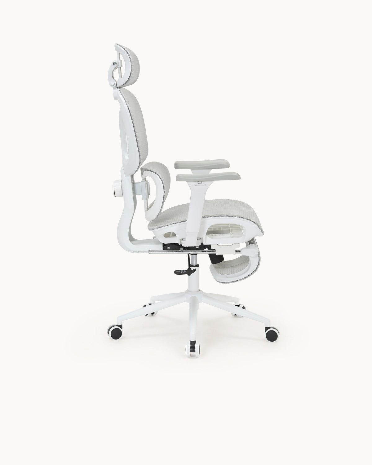 MASTER reclining office chair with footrest