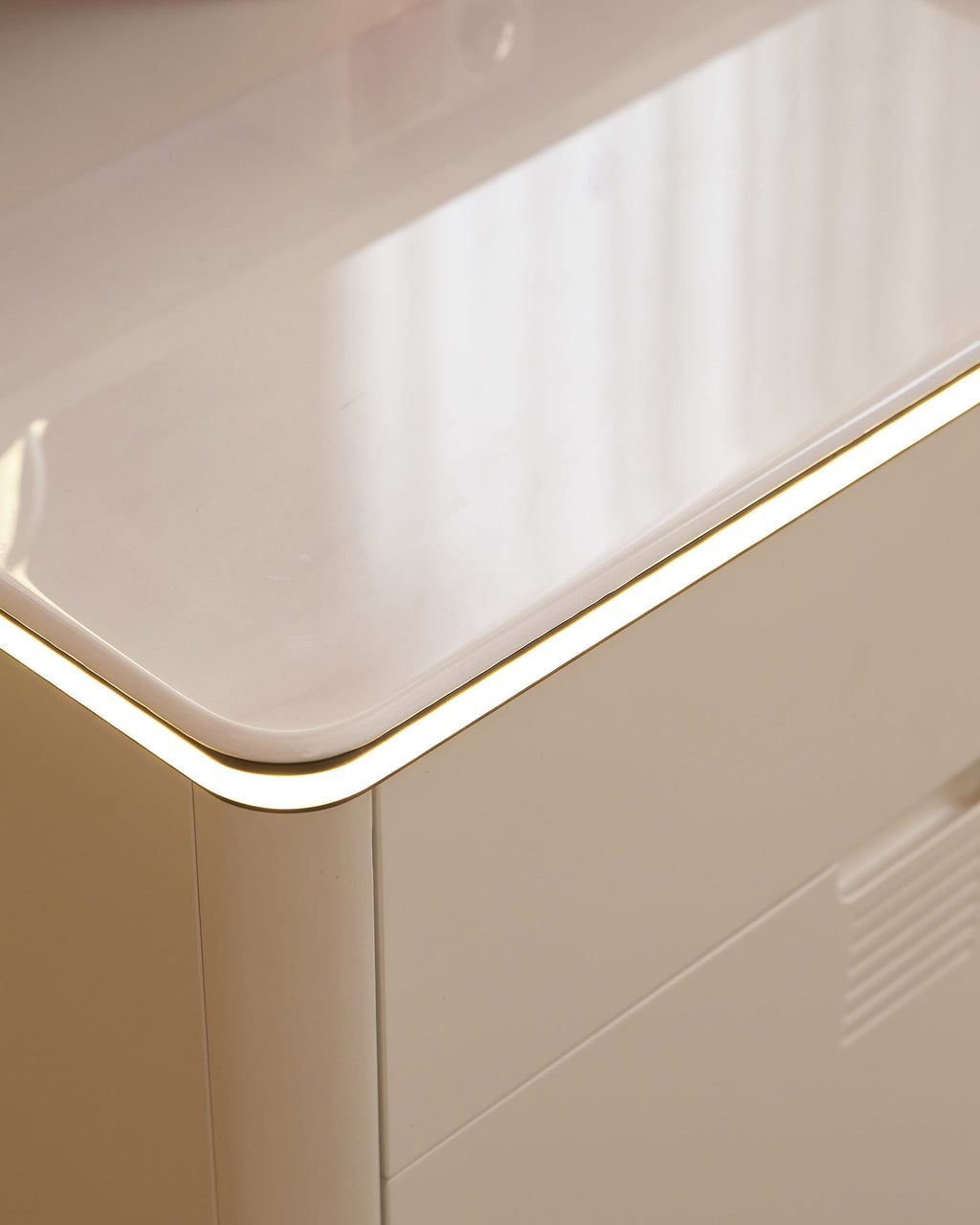 Toucador NAMI com espelho com iluminação LED e pufe