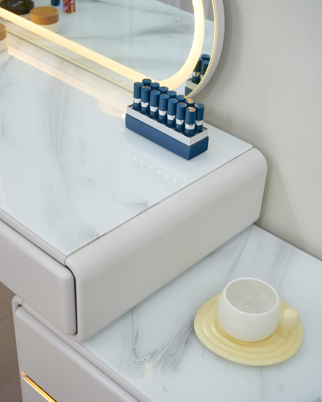Toucador KUMO com espelho com iluminação LED e pufe