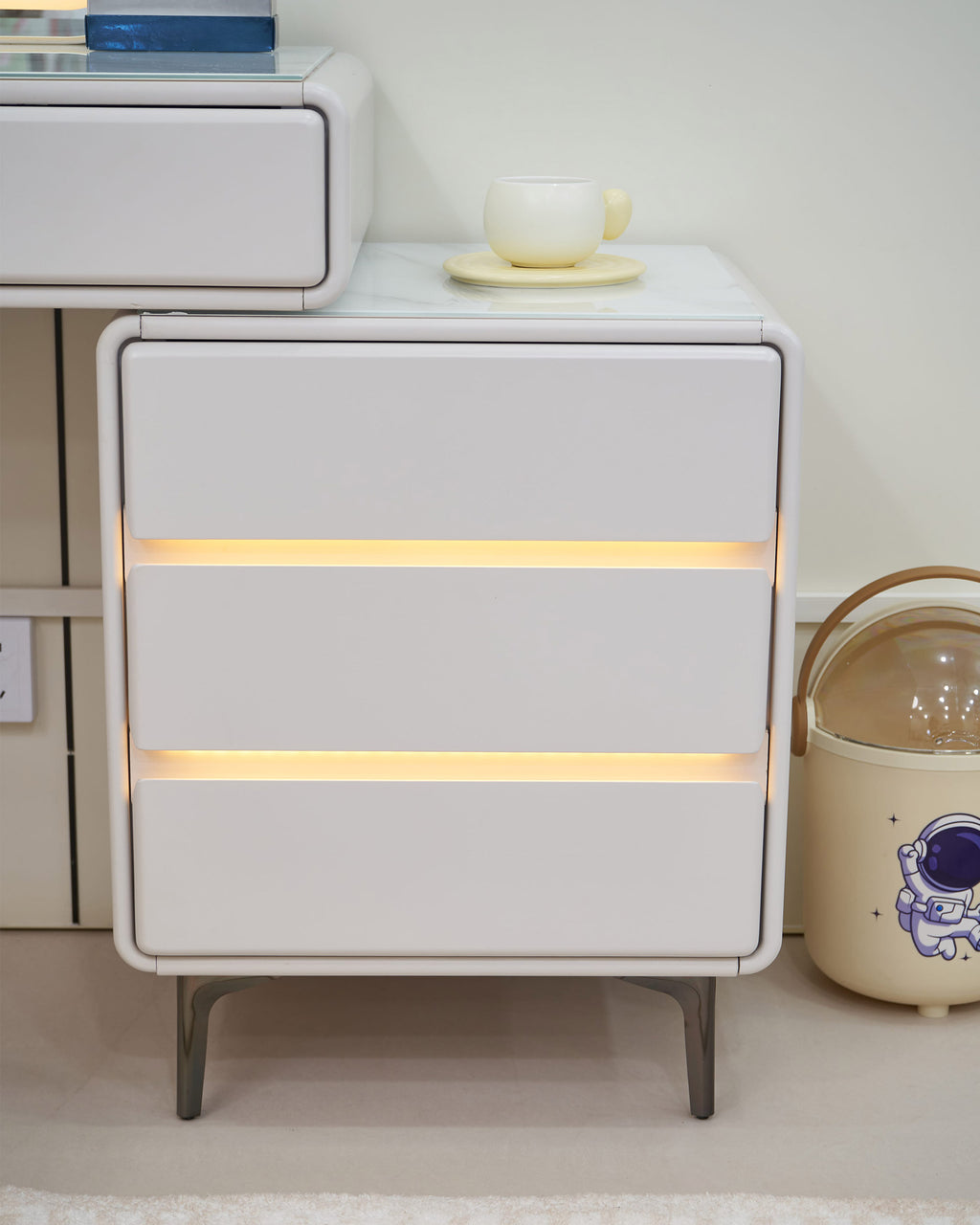 Toucador KUMO com espelho com iluminação LED e pufe