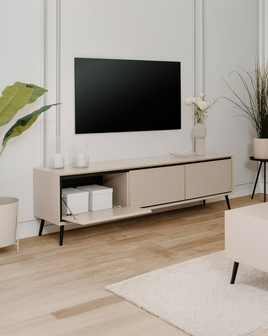 Móvel TV ARONA com 3 portas