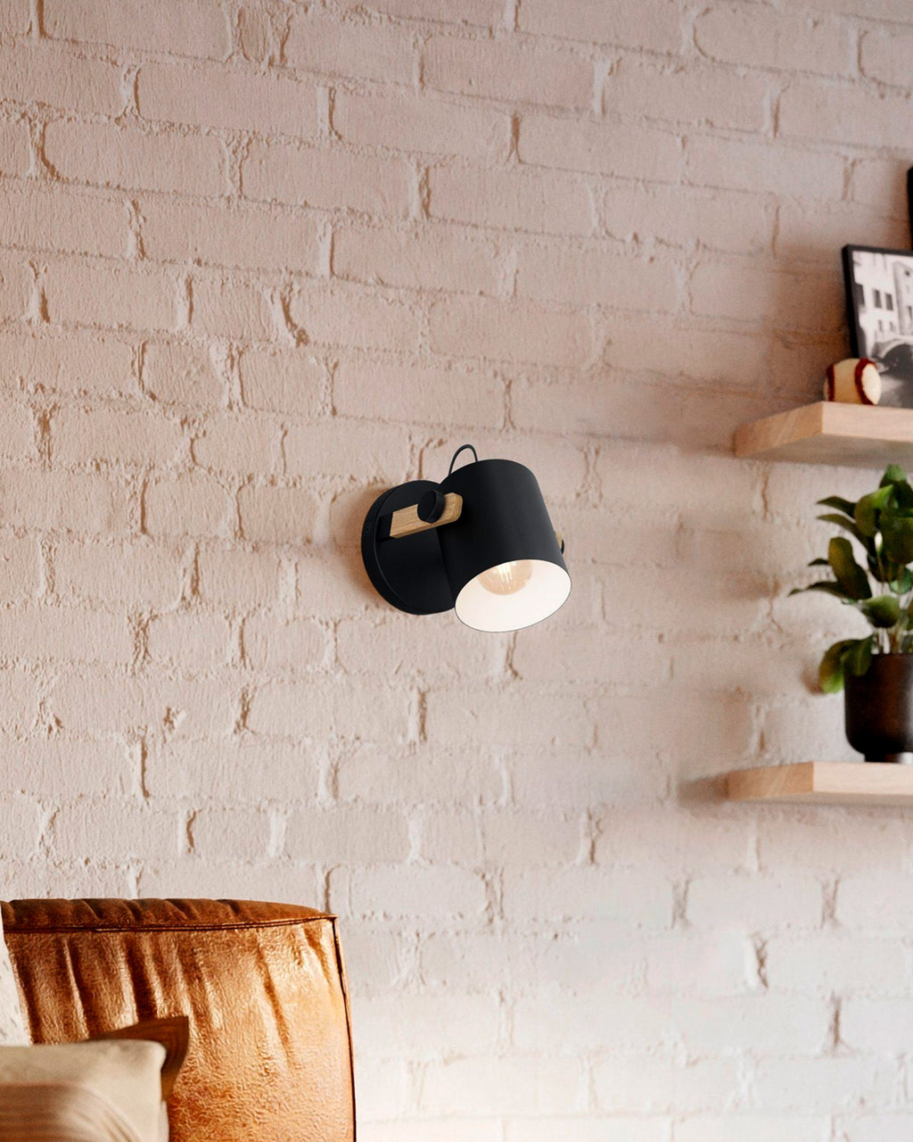 Lámpara de pared HORNWOOD (E27)